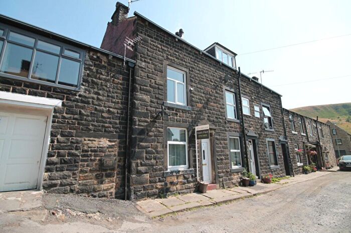 3 Bedroom Terraced House For Sale In Holme House Street, Littleborough, OL15