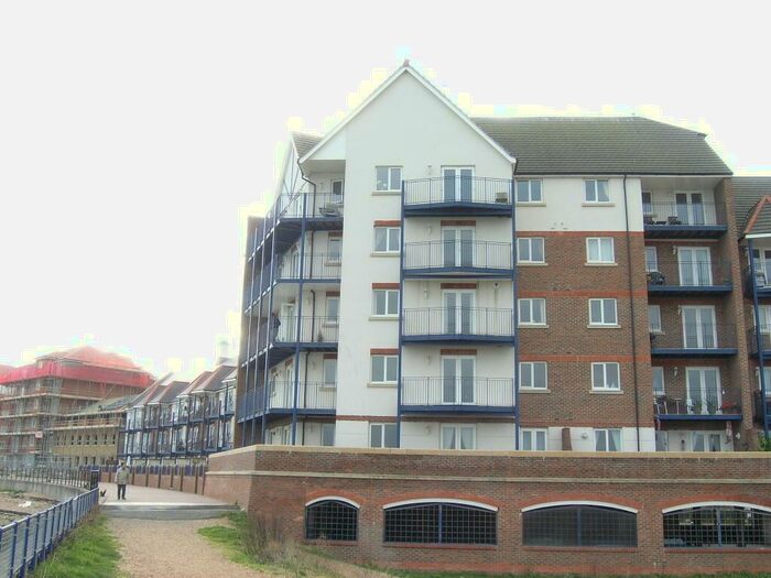 3 Bedroom Flat To Rent In Bermuda Place, Eastbourne, East Sussex, BN23