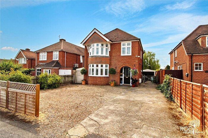 3 Bedroom Detached House For Sale In Bath Road, Thatcham, Berkshire, RG18