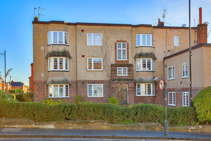 2 Bedroom Apartment To Rent In Abbey Court, Holywell Hill, St Albans, Herts, AL1