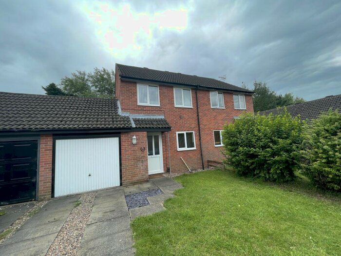 3 Bedroom Semi-Detached House To Rent In Rivington Drive, Loughborough, LE11