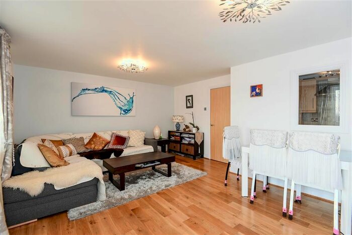 2 Bedroom Flat To Rent In Holland Gardens, Brentford, TW8