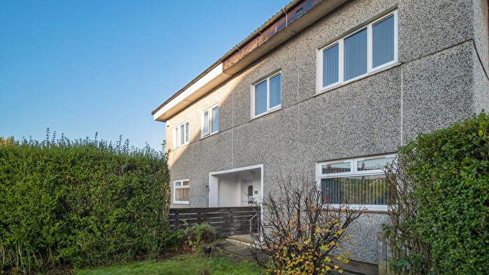 4 Bedroom Semi-Detached House To Rent In Ravenscraig Drive, G53