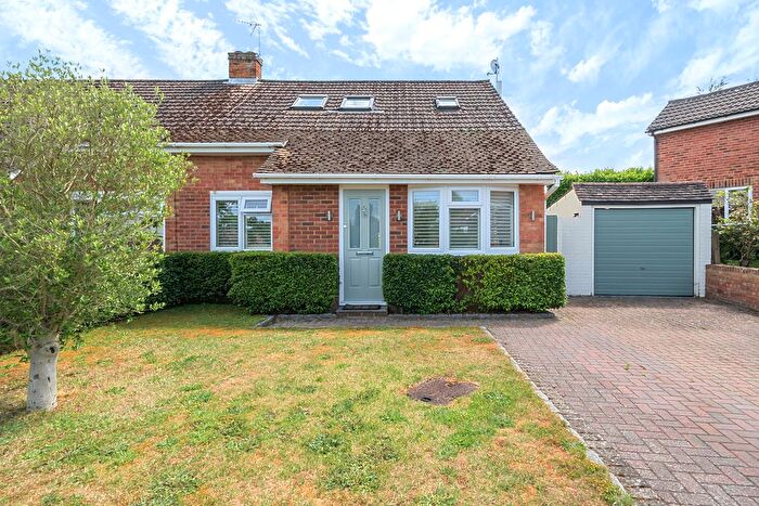 3 Bedroom Semi-Detached House For Sale In Boltons Close, Pyrford, GU22