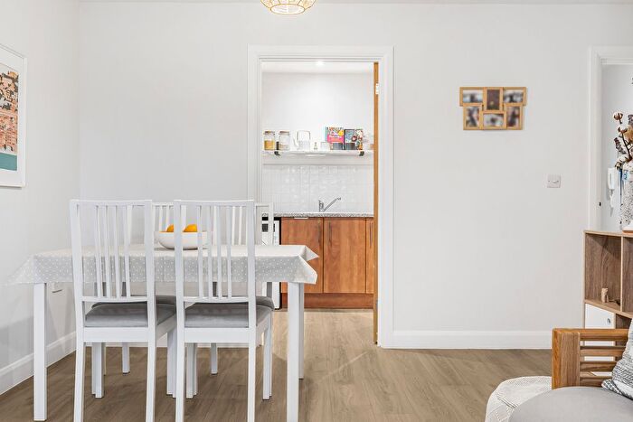 2 Bedroom Flat For Sale In Egrove Close, Oxford, OX1