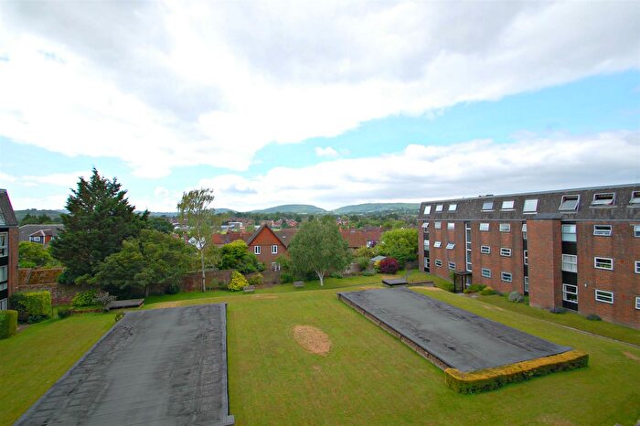 2 Bedroom Flat To Rent In Castle Garden, Swan Street., GU32