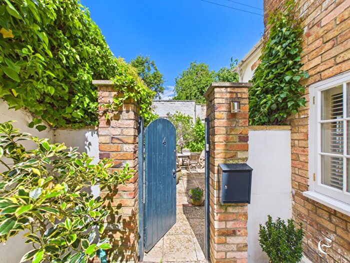 4 Bedroom Semi-Detached House For Sale In The Cottage, Tinwell Road, Stamford, PE9
