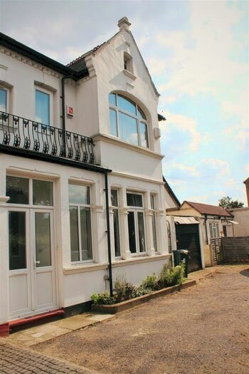 5 Bedroom Semi-Detached House To Rent In A Streatham Road, CR4