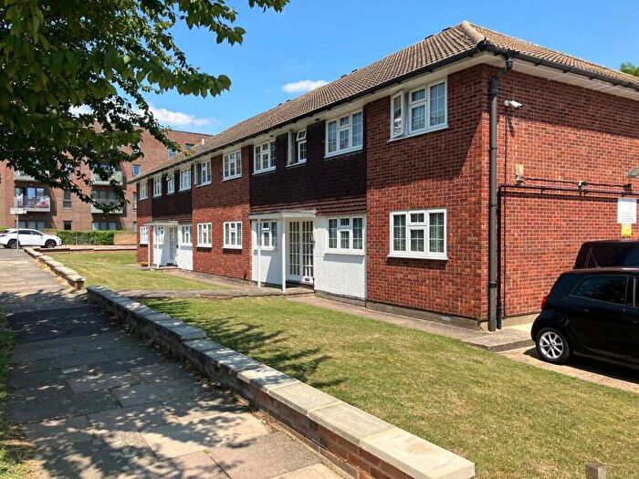 2 Bedroom Apartment To Rent In Northumberland Avenue, Hornchurch, RM11