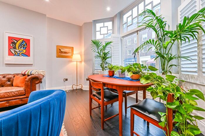 3 Bedroom Flat To Rent In Montagu Mansions, Marylebone, London, W1U
