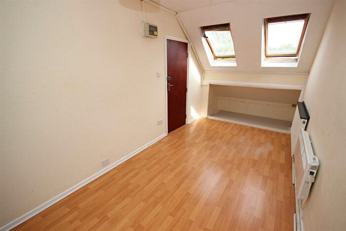 1 Bedroom Flat To Rent In Long Lane, Halesowen, B62