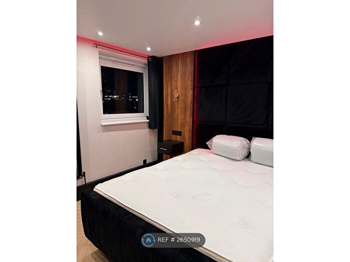 2 Bedroom Flat To Rent In Denning Point, London, E1