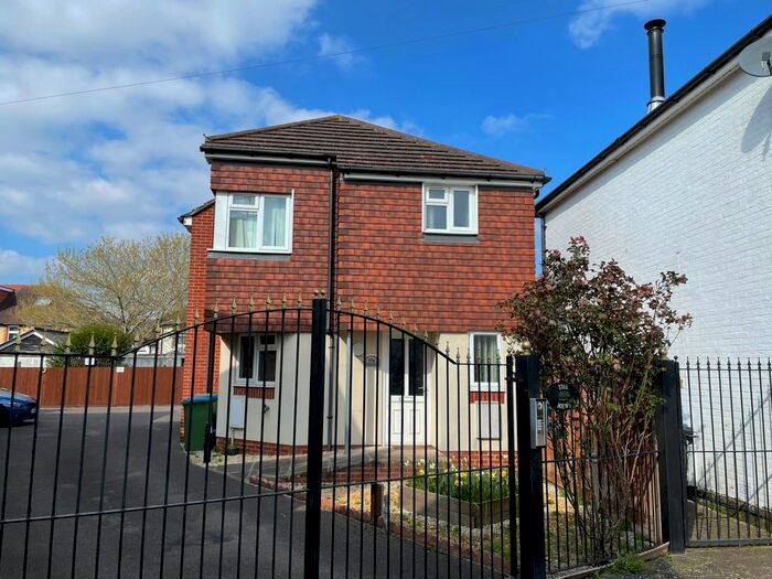 3 Bedroom Detached House To Rent In Lansdowne Road, Southampton, SO15