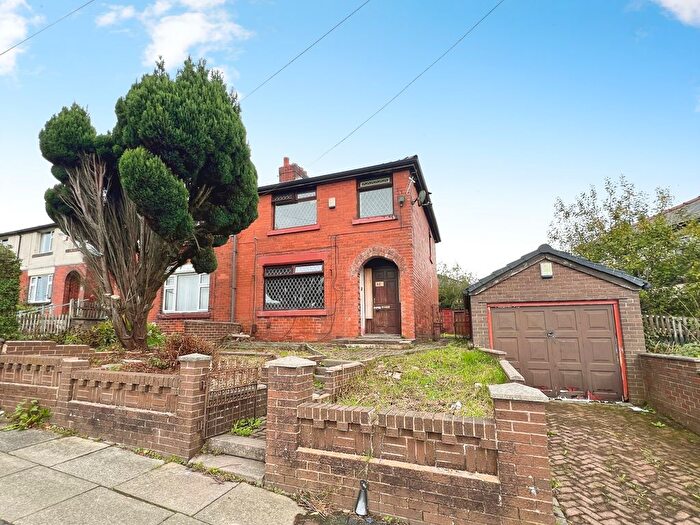 3 Bedroom Semi-Detached House For Sale In Lucas Road, Farnworth, BL4