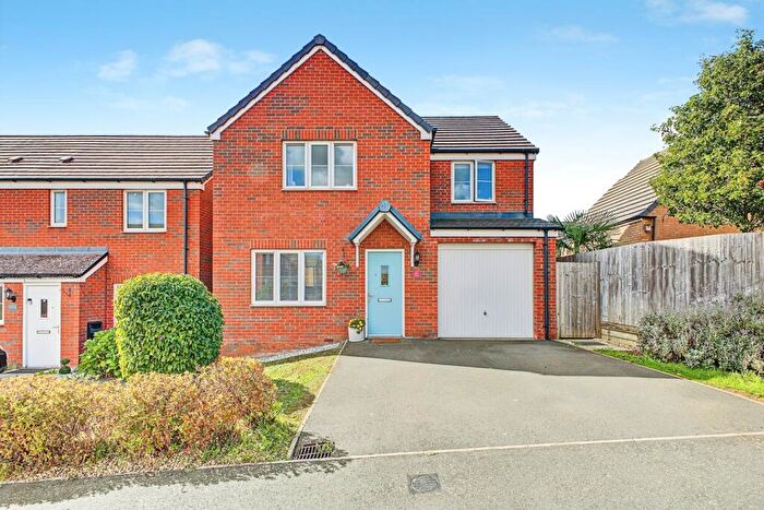 4 Bedroom Detached House For Sale In York Way, Northampton, Northamptonshire, NN5