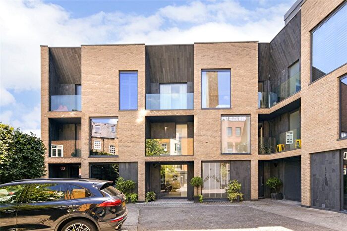 4 Bedroom Mews To Rent In Cotswold Mews, Battersea, London, SW11