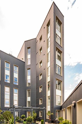 2 Bedroom Flat To Rent In New Willow House, Stratford, London, E13