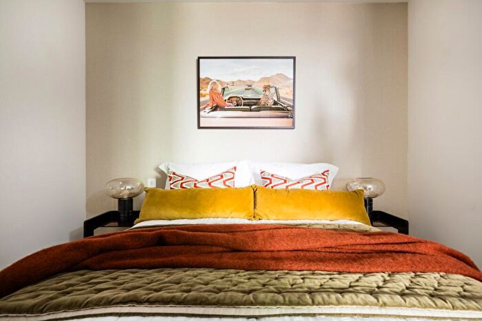Flat To Rent In Bloom West, Nine Elms Ln, Nine Elms, London, SW11
