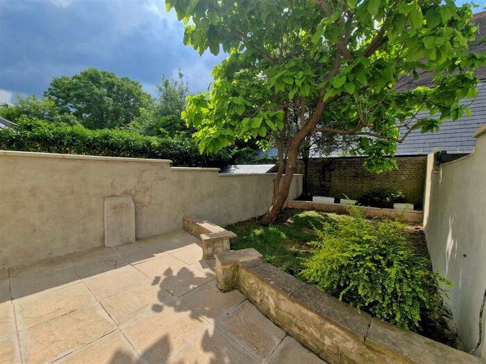 2 Bedroom Flat To Rent In Burrows Road, Kensal Green, NW10