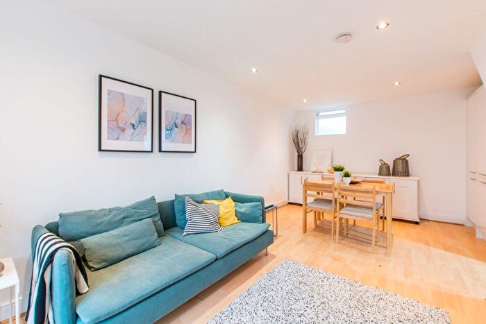 2 Bedroom Maisonette To Rent In Kimberley Gardens, Harringay, London, N4