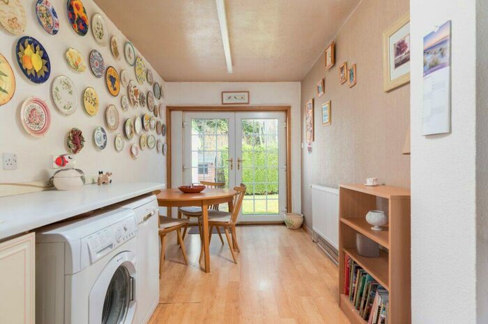 4 Bedroom Detached Bungalow For Sale In Ruthven Avenue, Giffnock, G46