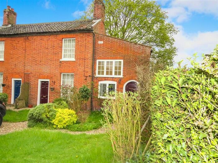 3 Bedroom Semi-Detached House To Rent In Chapel Street, Hingham, Norwich, NR9