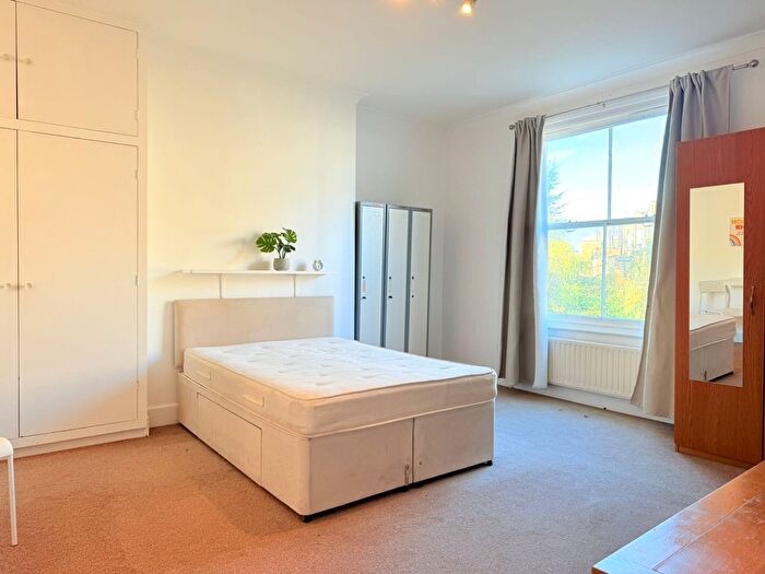 2 Bedroom Flat To Rent In Warwick Gardens, Kensington, London, W14