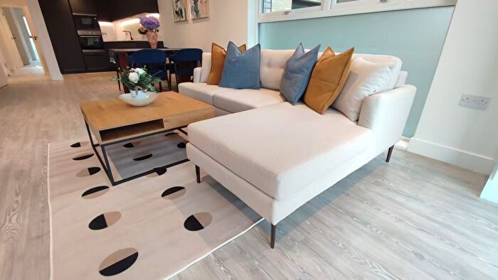 2 Bedroom Flat To Rent In Exchange Gardens, London, SW8