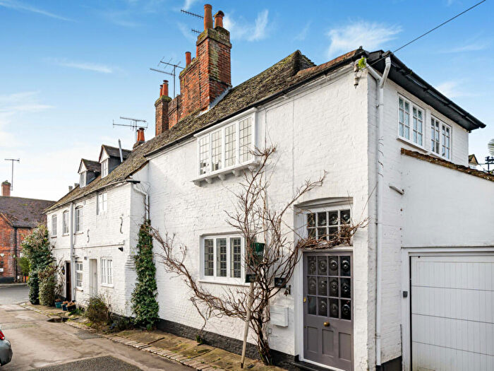 2 Bedroom Cottage For Sale In Wharfe Lane, Henley-on-thames, RG9