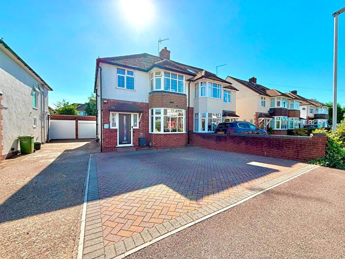 4 Bedroom Semi Detached House For Sale In Swifts Green Road, Luton, LU2
