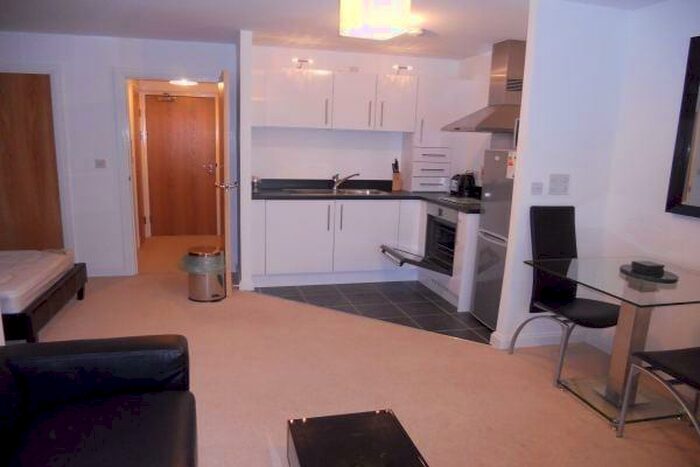 Apartment To Rent In Heol Glan Rheidol, Cardiff, CF10