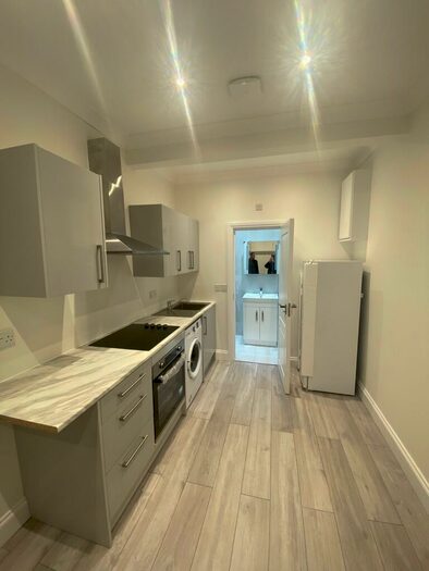 Studio To Rent In Chelmsford Gardens, Ilford, IG1