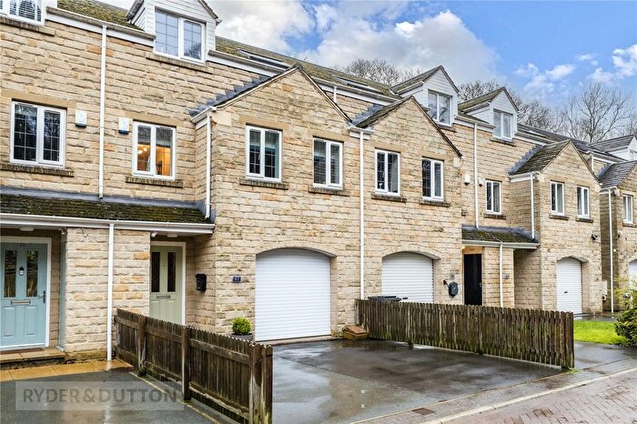 4 Bedroom Town House For Sale In Mill Stream Drive, Luddendenfoot, Halifax, West Yorkshire, HX2