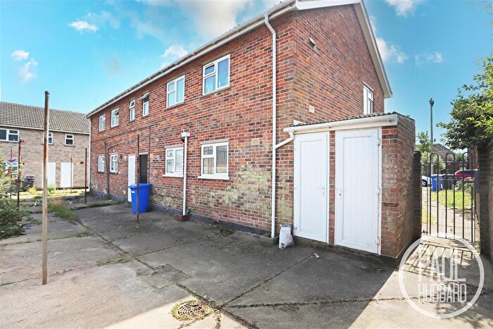 1 Bedroom Flat For Sale In Pinewood Avenue, Lowestoft, NR33