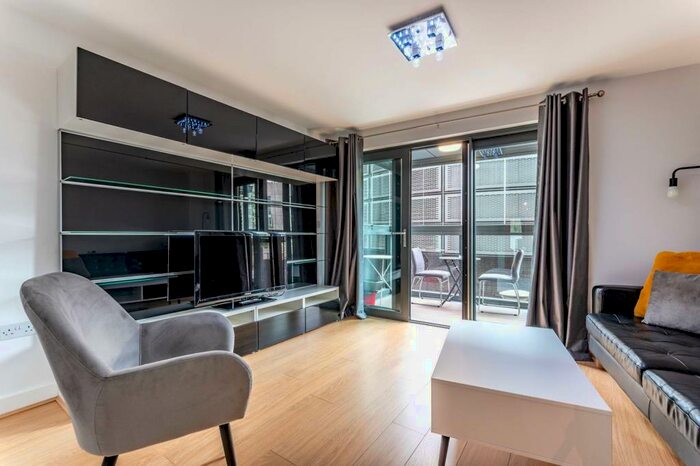 2 Bedroom Flat To Rent In Surrey Quays Road, Canada Water, London, SE16