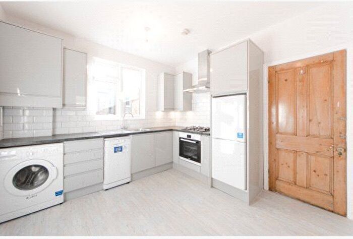 2 Bedroom Flat To Rent In Hopgood Street, London, W12