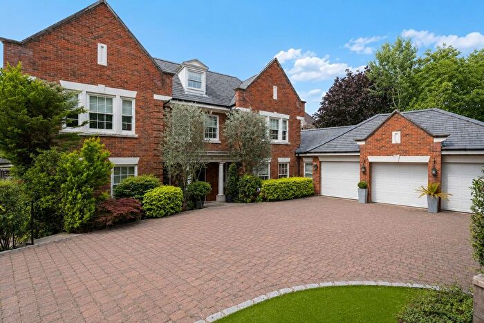 6 Bedroom Detached House For Sale In Oak Wood Place, Gerrards Cross, SL9
