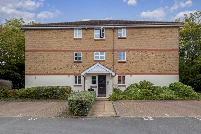 1 Bedroom Flat To Rent In Braddock Close, Isleworth, TW7