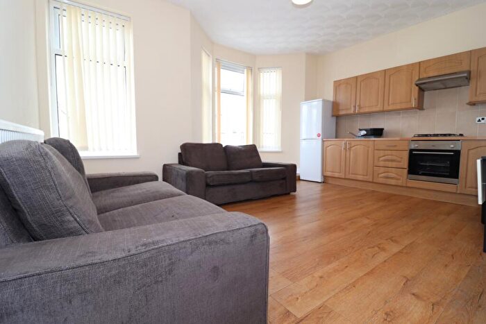 4 Bedroom Flat To Rent In Albany Road, Roath, CF24