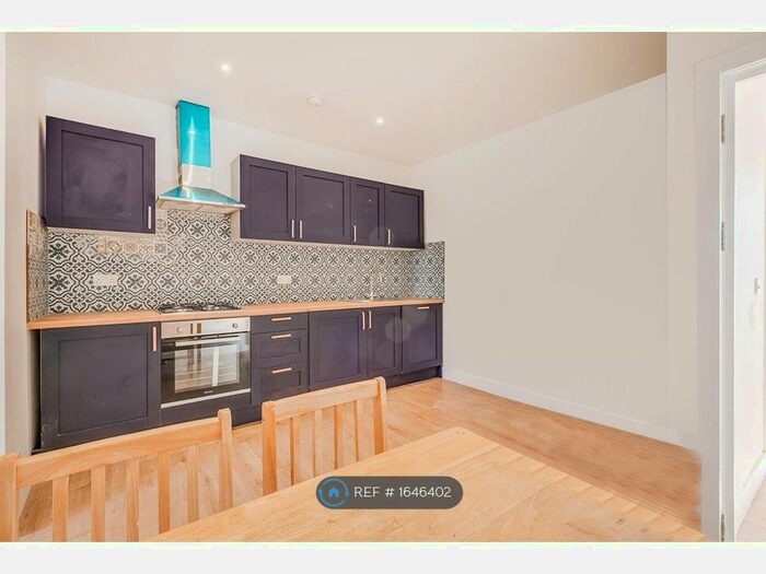 2 Bedroom Flat To Rent In Queens Road, London, SE15