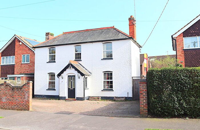 3 Bedroom Detached House For Sale In Highfield Road, Farnborough, GU14