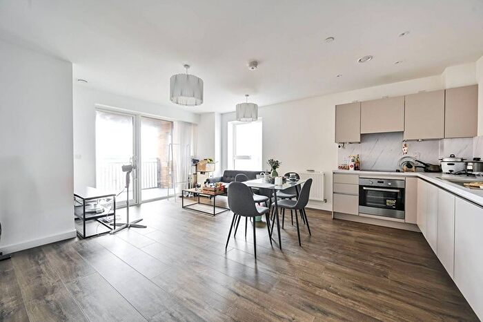 2 Bedroom Flat To Rent In Tidey Apartments, East Acton, London, W3