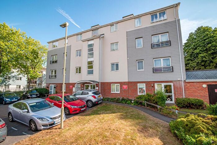 2 Bedroom Apartment For Sale In Rossetti Close, Basingstoke, RG24
