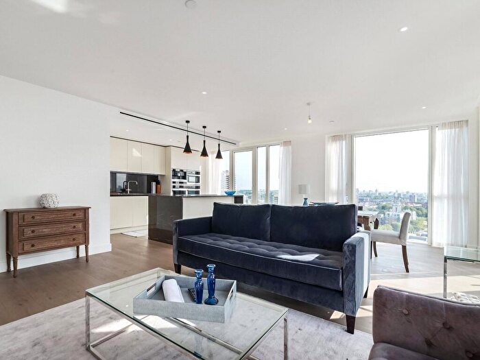 3 Bedroom Apartment For Sale In Admiralty House, Vaughan Way, E1W