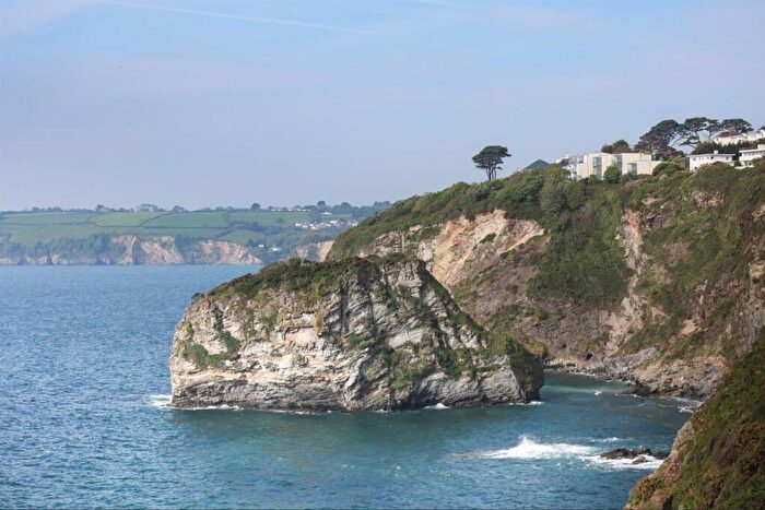 2 Bedroom Penthouse For Sale In Sea Road, Carlyon Bay, PL25