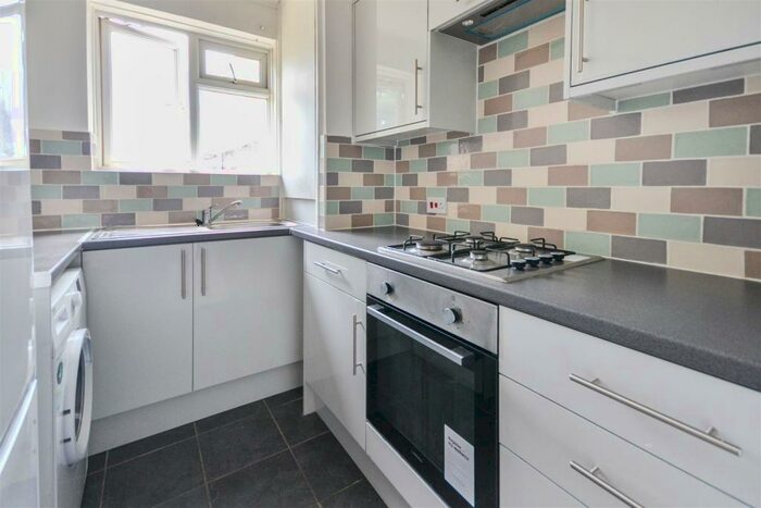 2 Bedroom Flat To Rent In Central Gardens, Morden, SM4