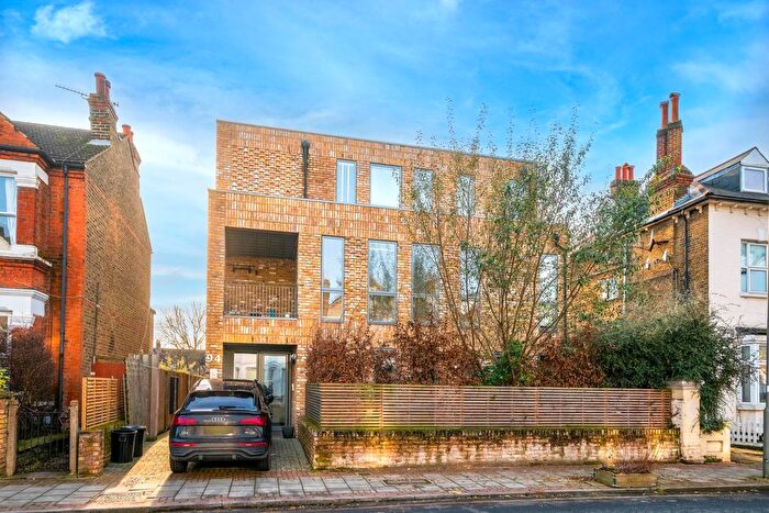 2 Bedroom Flat For Sale In Longley Road, London, SW17