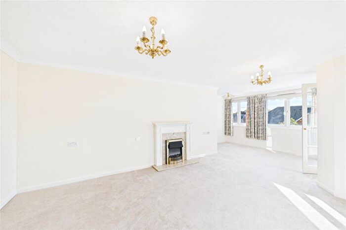 2 Bedroom Apartment For Sale In Yorktown Road, College Town, Sandhurst, Berkshire, GU47