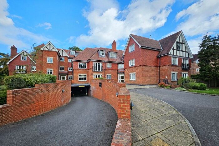 2 Bedroom Flat To Rent In Weybridge, Surrey, KT13