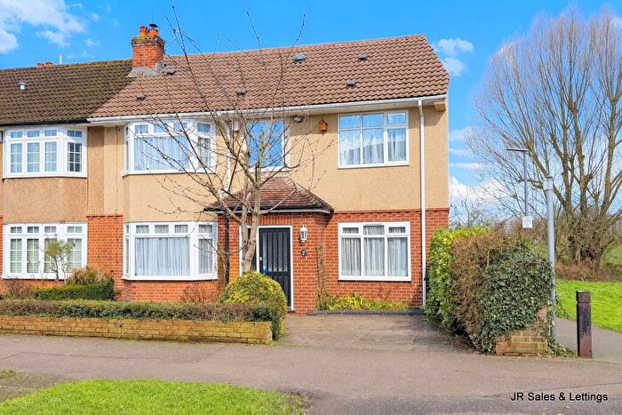 4 Bedroom End Of Terrace House For Sale In Goffs Lane, West Cheshunt, EN7